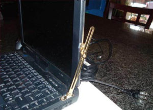 Ремонт петель на ноутбуке