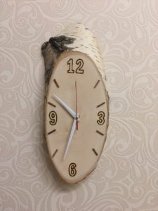 Часы ручной работы из спила березы