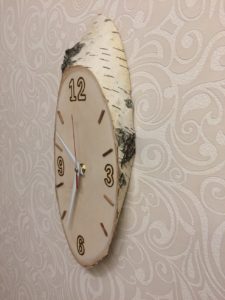 Часы ручной работы из спила березы